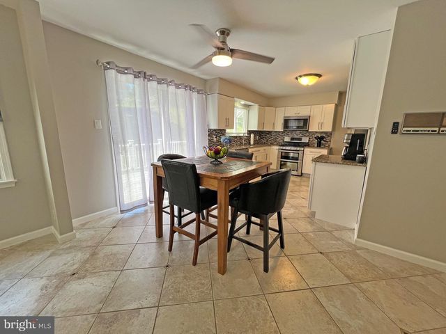 4206 UPLAND DR, Upper Chichester, PA 19061