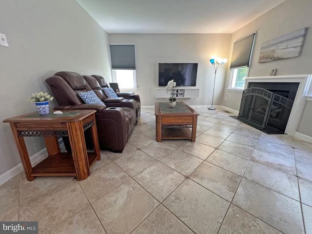 4206 UPLAND DR, Upper Chichester, PA 19061