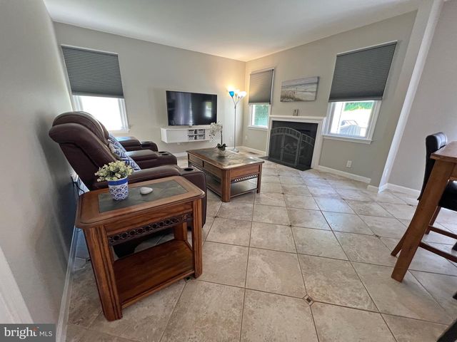 4206 UPLAND DR, Upper Chichester, PA 19061
