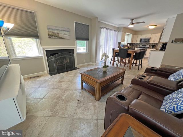 4206 UPLAND DR, Upper Chichester, PA 19061