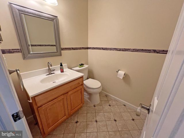 4206 UPLAND DR, Upper Chichester, PA 19061