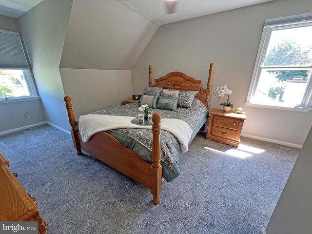 4206 UPLAND DR, Upper Chichester, PA 19061