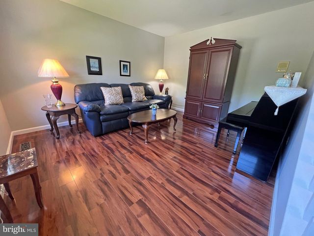 4206 UPLAND DR, Upper Chichester, PA 19061