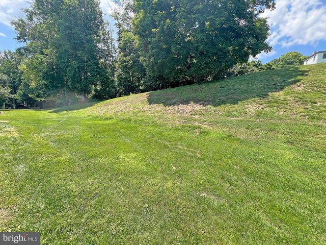 4206 UPLAND DR, Upper Chichester, PA 19061