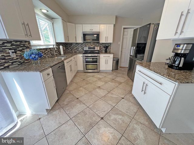 4206 UPLAND DR, Upper Chichester, PA 19061