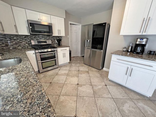 4206 UPLAND DR, Upper Chichester, PA 19061