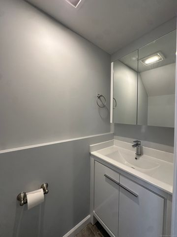 13 Deer Run 13, Bethel, CT 06801