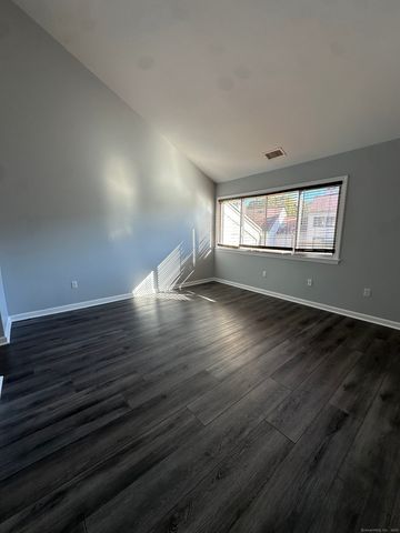 13 Deer Run 13, Bethel, CT 06801