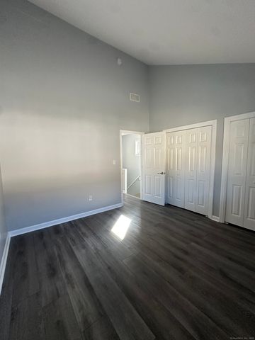 13 Deer Run 13, Bethel, CT 06801