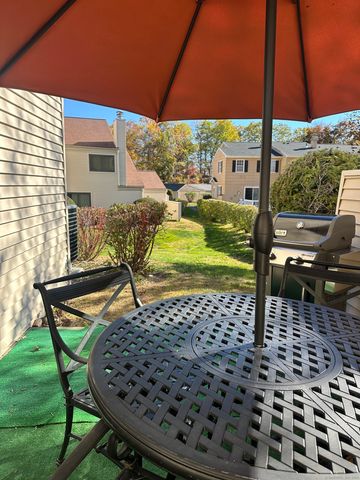 13 Deer Run 13, Bethel, CT 06801