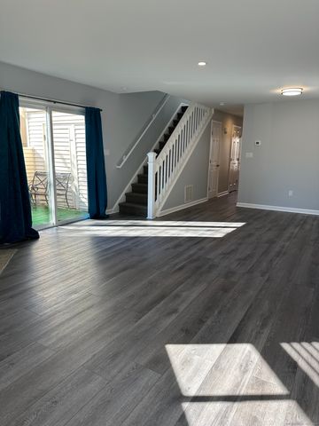 13 Deer Run 13, Bethel, CT 06801