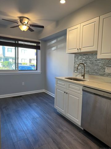 13 Deer Run 13, Bethel, CT 06801