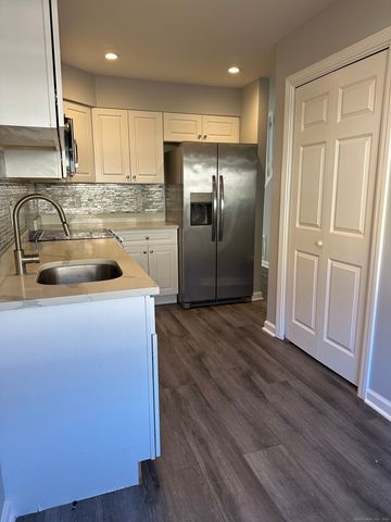 13 Deer Run 13, Bethel, CT 06801