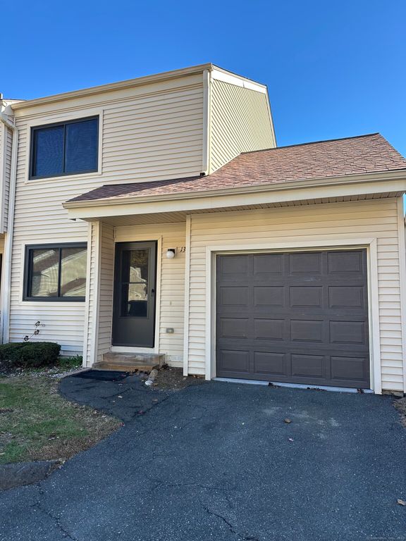 13 Deer Run 13, Bethel, CT 06801