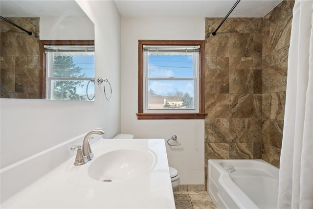 2262 C Street SW, Cedar Rapids, IA 52404