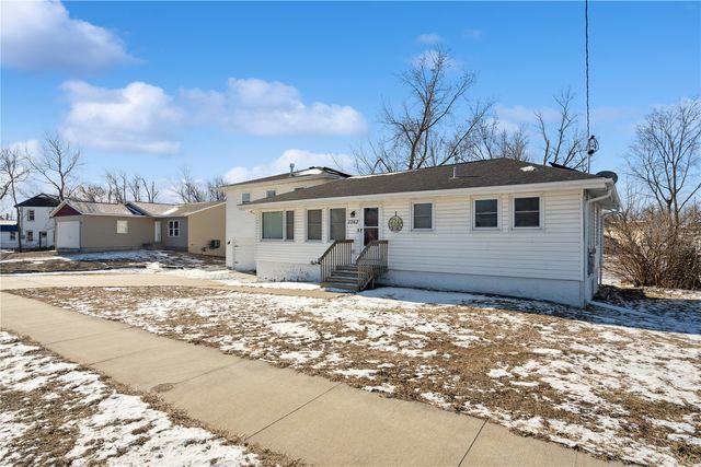 2262 C Street SW, Cedar Rapids, IA 52404
