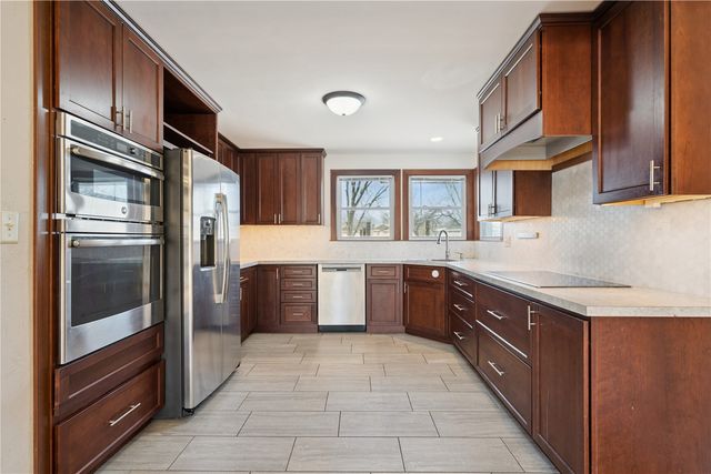 2262 C Street SW, Cedar Rapids, IA 52404