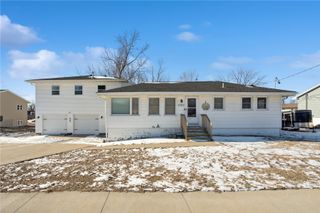 2262 C Street SW, Cedar Rapids, IA 52404