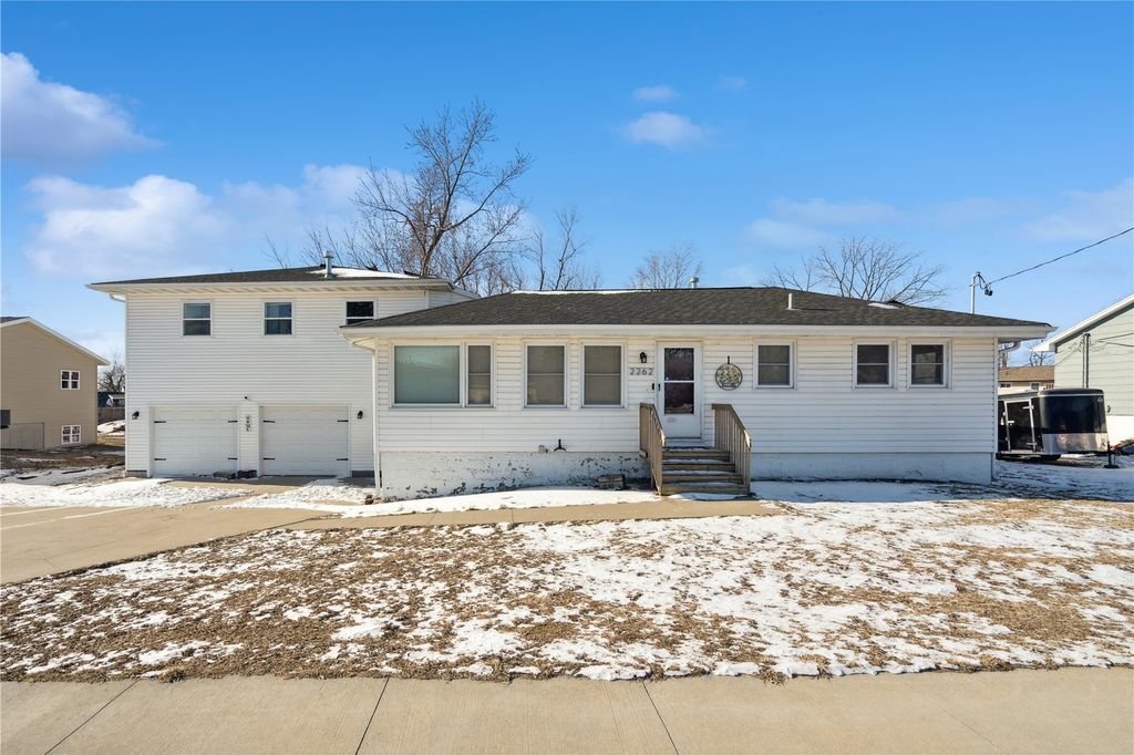 2262 C Street SW, Cedar Rapids, IA 52404