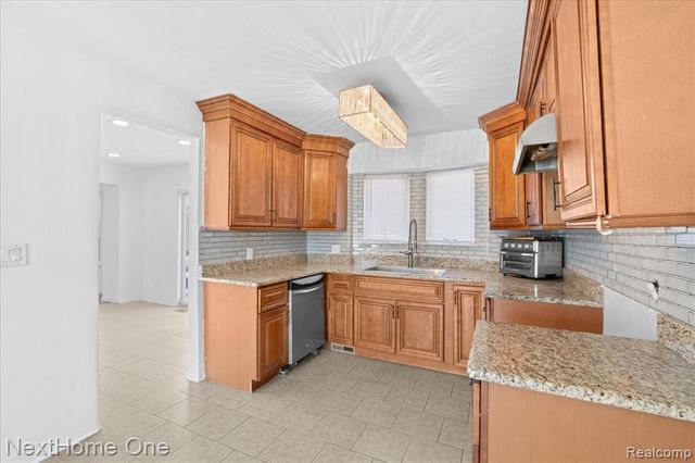 1763 Henbert Road, West Bloomfield, MI 48324