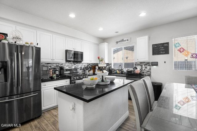 3056 Janine Avenue, Rosamond, CA 93560
