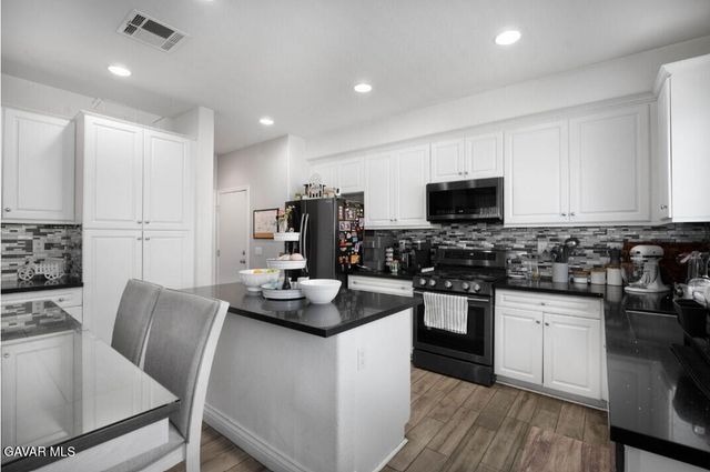 3056 Janine Avenue, Rosamond, CA 93560
