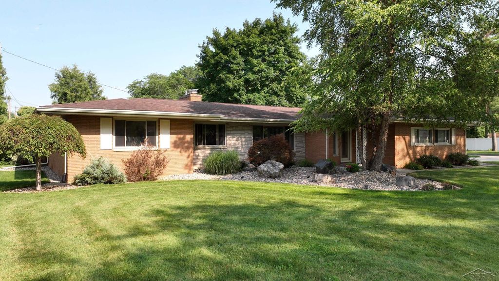 740 Wilson Avenue, Saginaw Twp, MI 48638