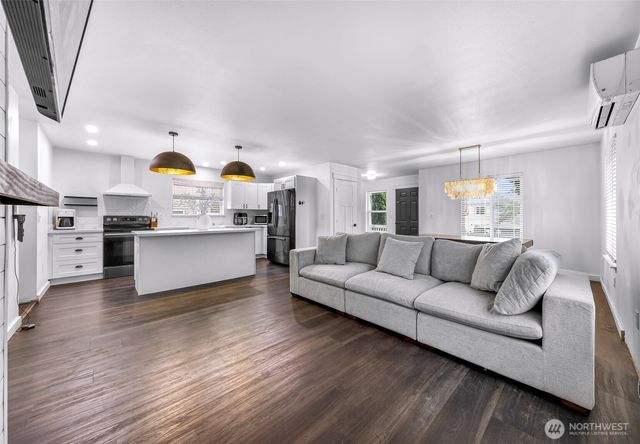 5232 Larrabee Way, Mount Vernon, WA 98273