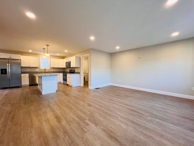 10 Glacier Path 10, Middleboro, MA 02346