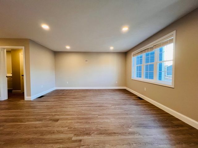 10 Glacier Path 10, Middleboro, MA 02346