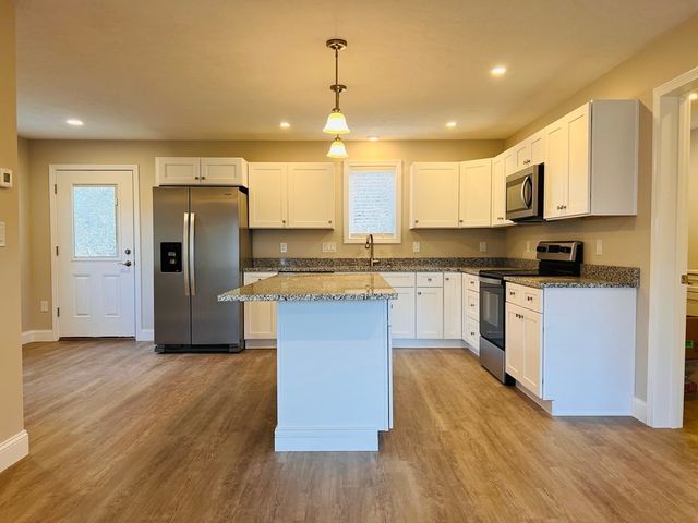 10 Glacier Path 10, Middleboro, MA 02346