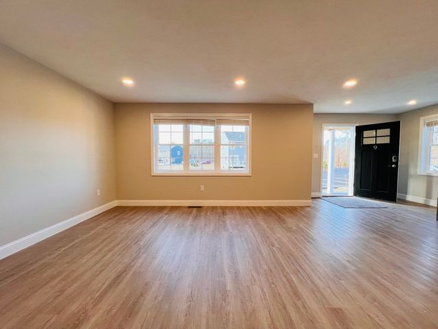 10 Glacier Path 10, Middleboro, MA 02346