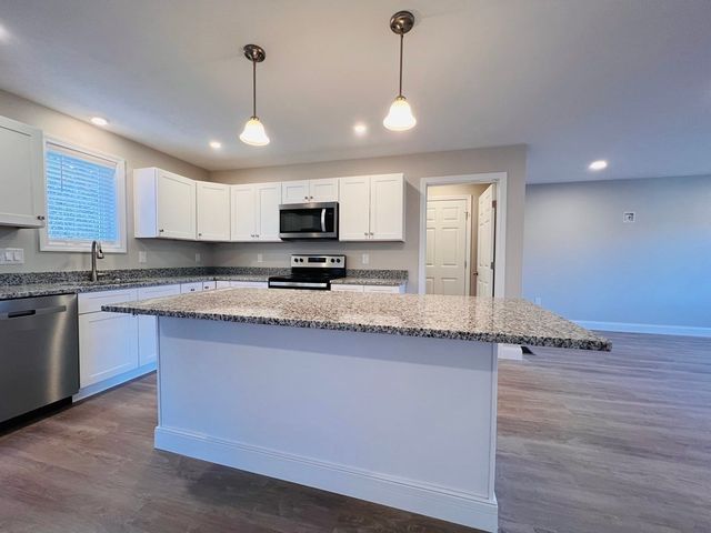 10 Glacier Path 10, Middleboro, MA 02346