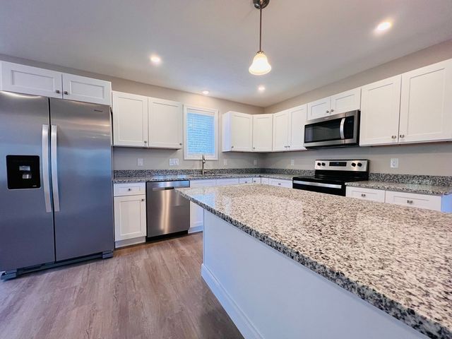 10 Glacier Path 10, Middleboro, MA 02346