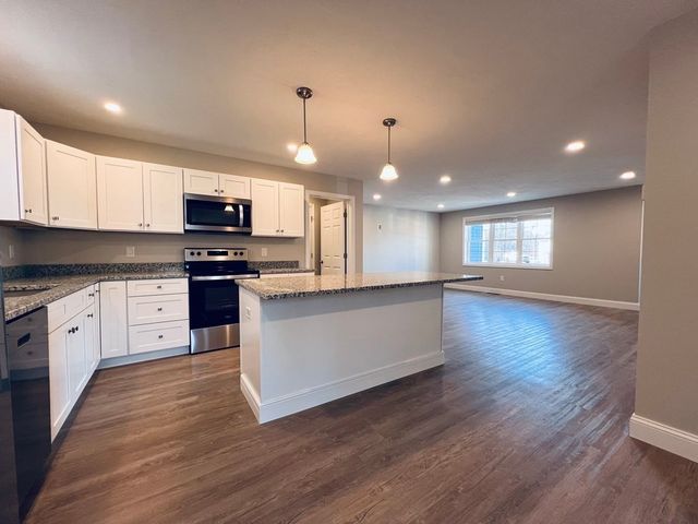 10 Glacier Path 10, Middleboro, MA 02346