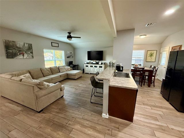 906 River Run Drive, Noble, OK 73068