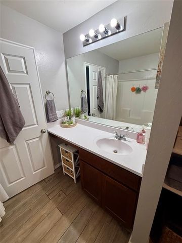 906 River Run Drive, Noble, OK 73068