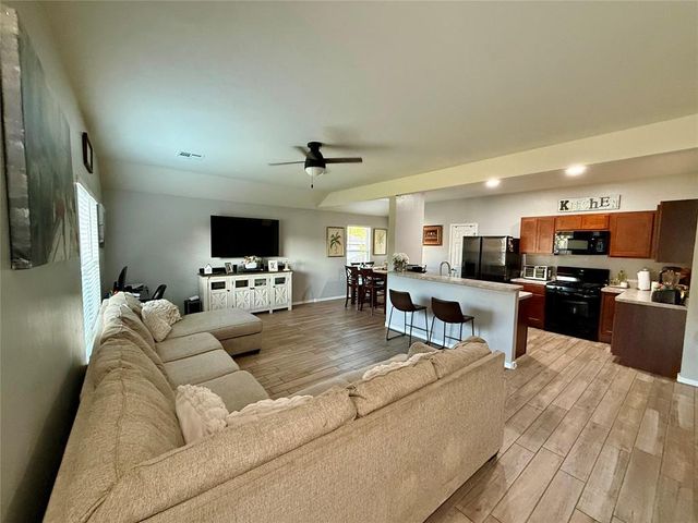 906 River Run Drive, Noble, OK 73068