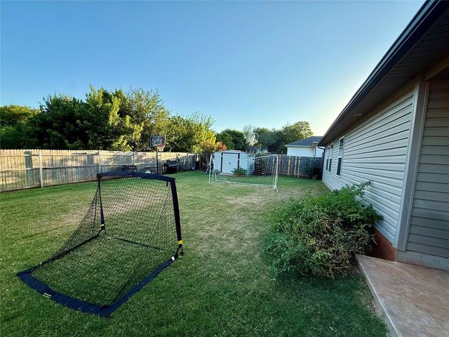 906 River Run Drive, Noble, OK 73068