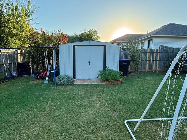 906 River Run Drive, Noble, OK 73068
