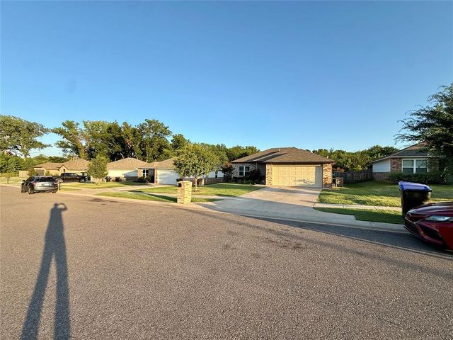 906 River Run Drive, Noble, OK 73068