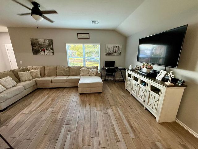 906 River Run Drive, Noble, OK 73068
