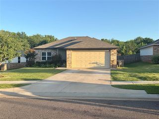 906 River Run Drive, Noble, OK 73068