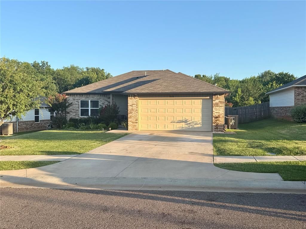 906 River Run Drive, Noble, OK 73068