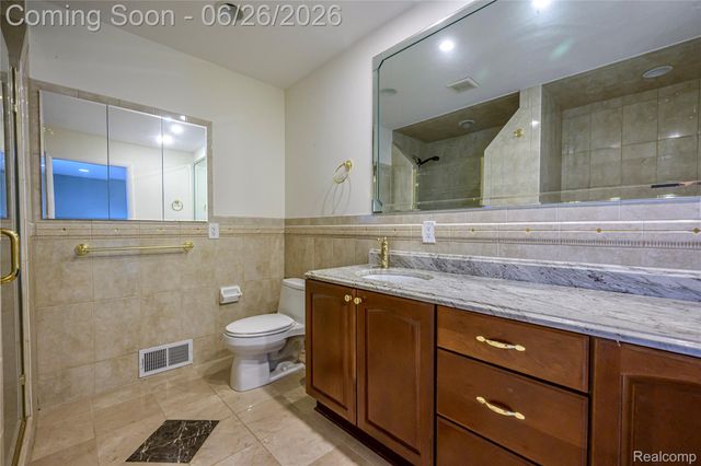 42160 Woodward Avenue 7, Bloomfield Hills, MI 48304