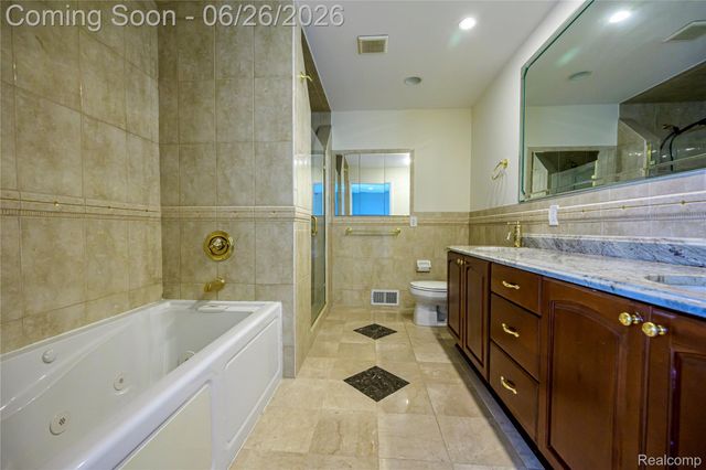 42160 Woodward Avenue 7, Bloomfield Hills, MI 48304