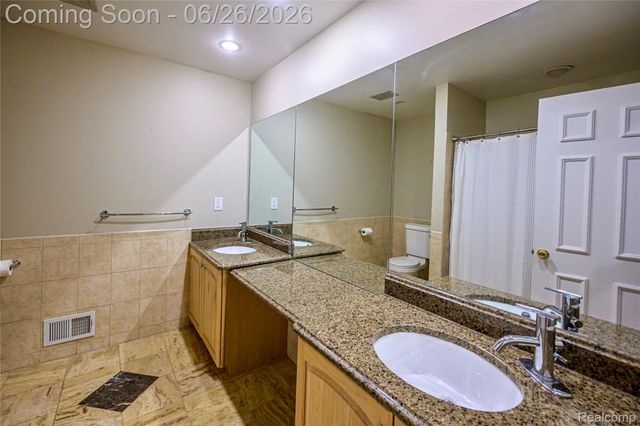 42160 Woodward Avenue 7, Bloomfield Hills, MI 48304