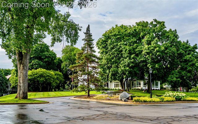 42160 Woodward Avenue 7, Bloomfield Hills, MI 48304