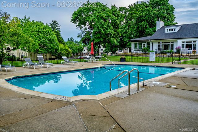 42160 Woodward Avenue 7, Bloomfield Hills, MI 48304