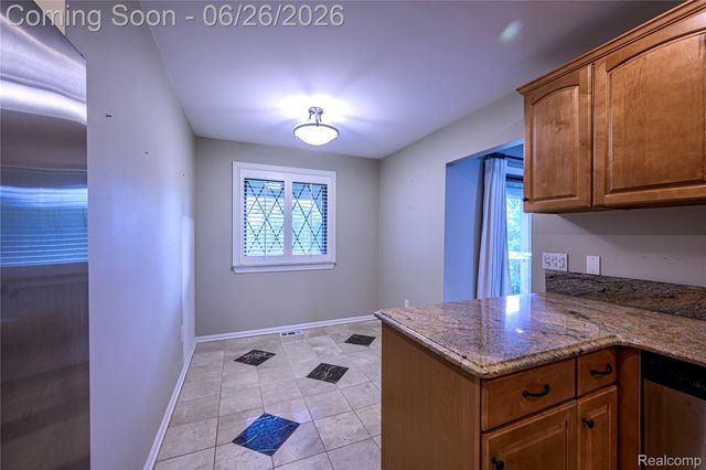 42160 Woodward Avenue 7, Bloomfield Hills, MI 48304